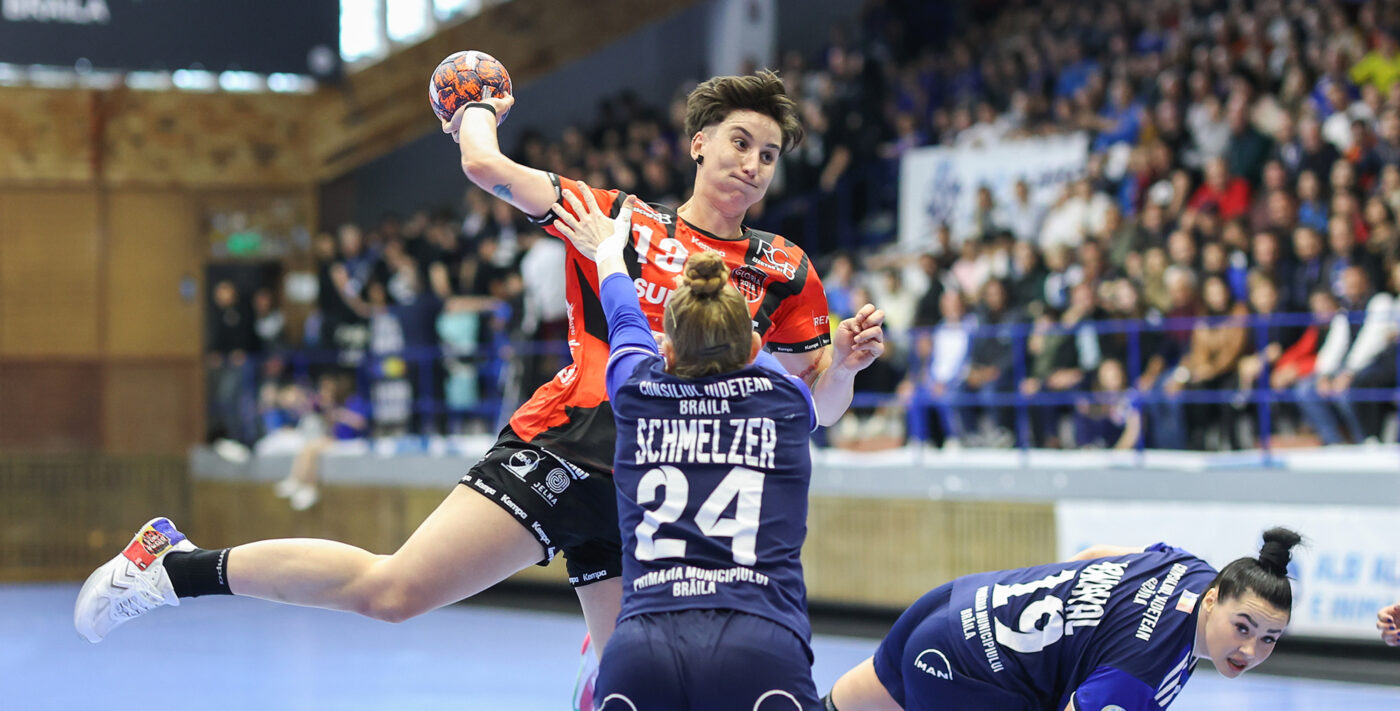 Ruptură între Cristina Laslo și Florentin Pera? Căpitanul „tricolorelor” nu face parte din lotul de handbal feminin pentru Trofeul Carpați și a fost trimisă la tineret la echipa de club Gloria Bistrița. EXCLUSIV