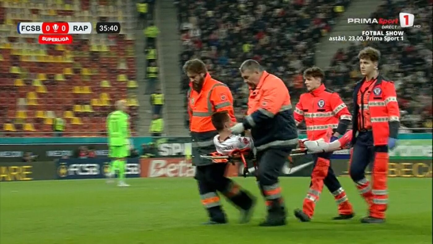 S-a rupt în minutul 35 al meciului FCSB – Rapid București! Lovitură teribilă: a fost scos pe targă