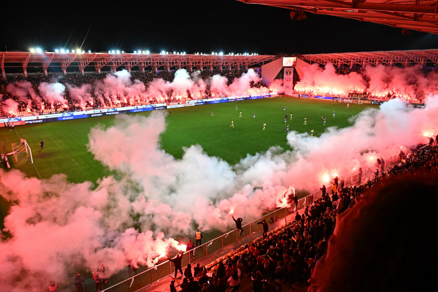 Scenografia anului în România ar fi trebuit realizată la marele meci cu Dinamo: „Toate croitoriile au fost blocate!”. Planurile au fost schimbate în ultimul moment: „În ultimele trei nopți nu s-a dormit deloc! S-au luat și concedii de două săptămâni!”. Câți bani s-au cheltuit. EXCLUSIV