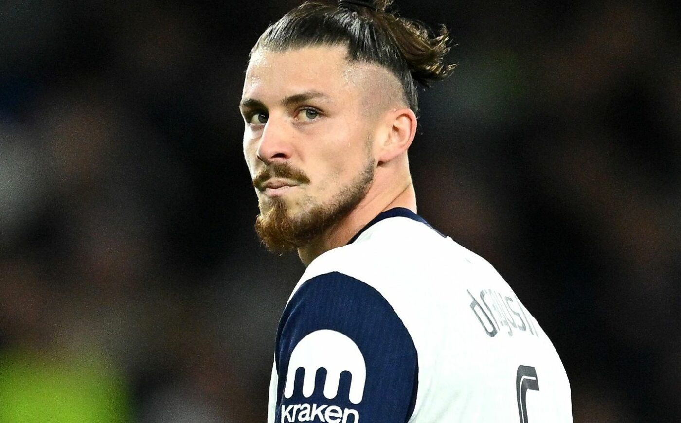 Se anunță vremuri teribile pentru Radu Drăgușin. Tottenham a intrat în negocieri pentru transferul lui Tomas Araujo, fundașul central al Benficăi Lisabona, care are clauză de reziliere de 100.000.000 de euro