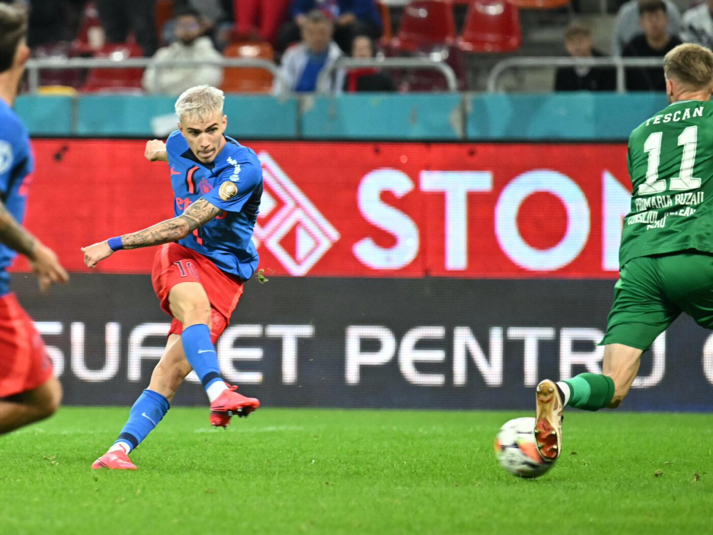 Tavi Popescu i-a răspuns lui Gigi Becali, după ce a dat două goluri în FCSB – Gloria Buzău! „Dacă m-am vopsit blond nu mai știu să dau o pasă sau care e treaba?”