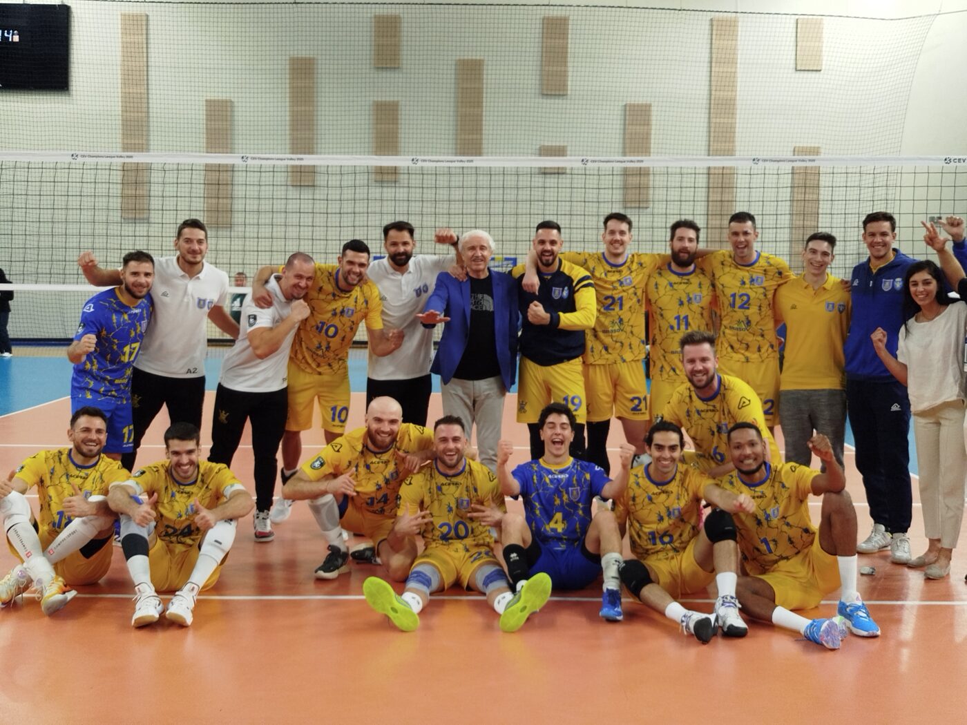 Thriller la Brașov. Corona Brașov a trecut cu mari emoții de Volley Schonenwerd și continuă să viseze la grupele Ligii Campionilor. Reacția lui Laurențiu Lică
