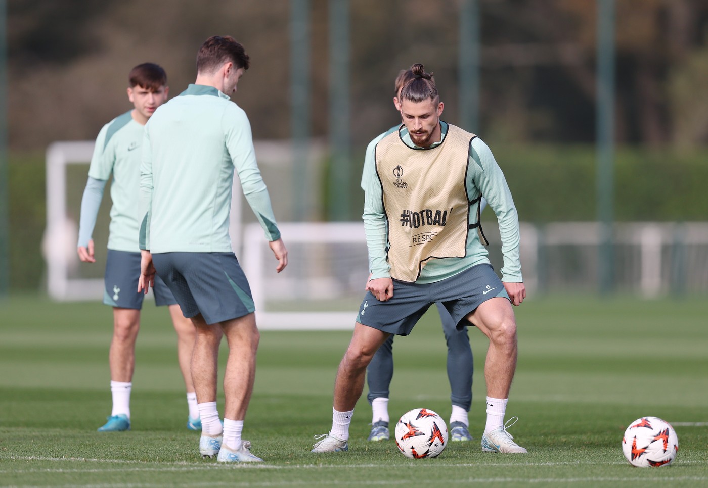 Transfer de Champions League pentru Radu Drăgușin! Echipa din Bundesliga vrea să îl cumpere în iarnă de la Tottenham