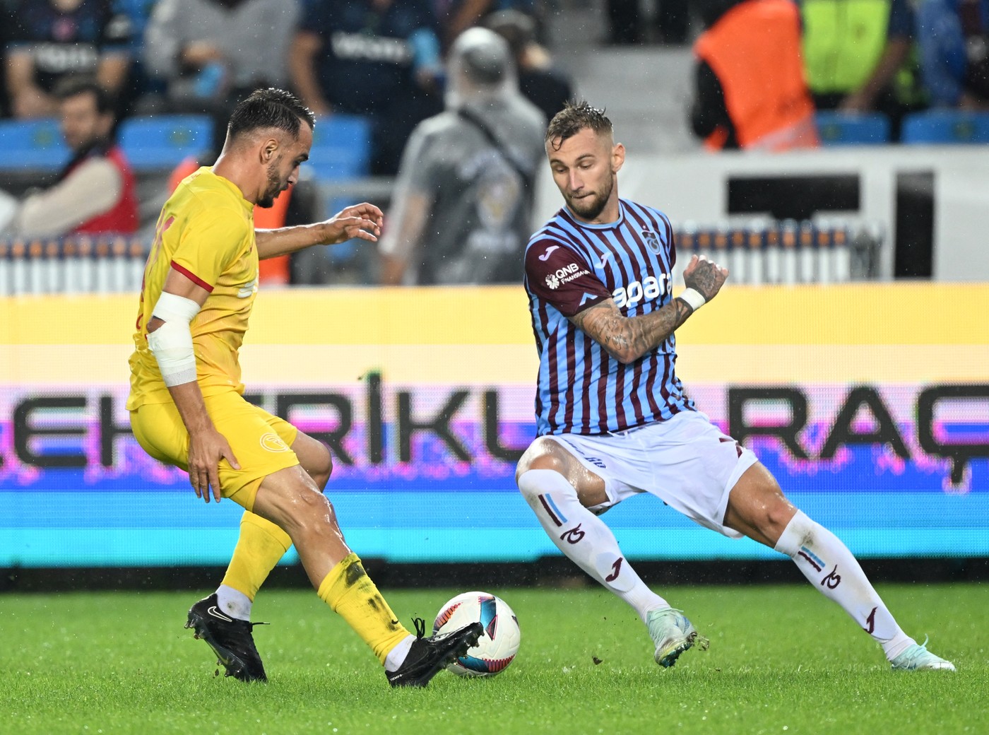 Salvat sau vândut! Transferul lui Denis Drăguș la Rapid București ar putea deveni realitate dacă întâlnirea privată cu Senol Guneș va da greș