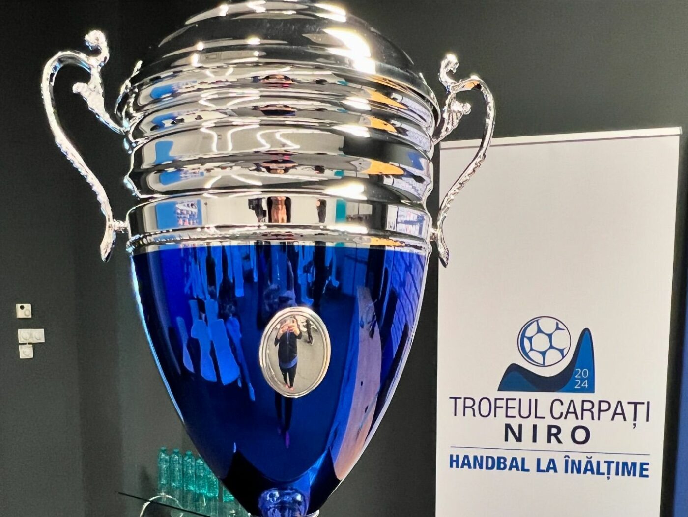 Trofeul Carpați la handbal feminin 2024, într-o formulă de disputare inedită care nu avantajează sportivele autohtone. România A și România B sunt deja istorie când ar fi fost mai multă nevoie după invazia de străine din Liga Florilor. SPECIAL