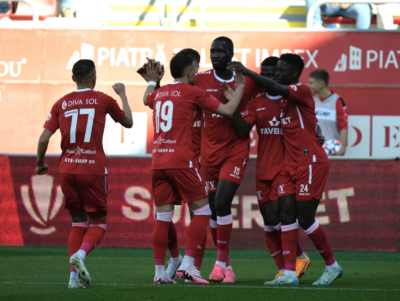 Trupa lui Rednic, ajutată de un autogol să viseze din nou la play-off: UTA – Gloria Buzău 1-0