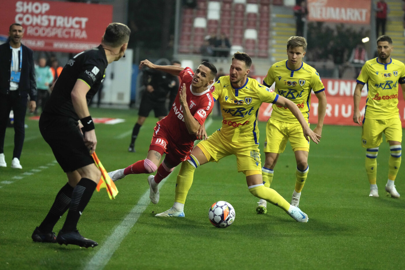 UTA Arad – Petrolul Ploiești 3-1, în etapa 12 din Superliga. Echipa lui Mircea Rednic se impune în 10 oameni