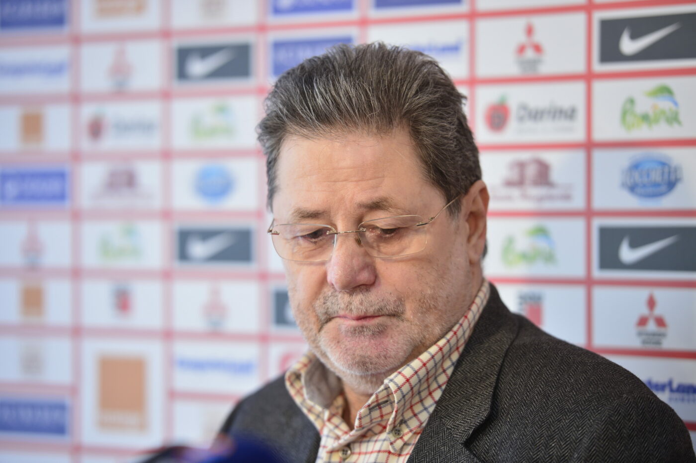 În numele tatălui. Unul dintre elevii lui Cornel Dinu povestește cum l-a pedepsit „Mister” din cauza părintelui său. „Nu o să uit. Mi-a dat un fluier pe spate de m-a durut două săptămâni”. EXCLUSIV