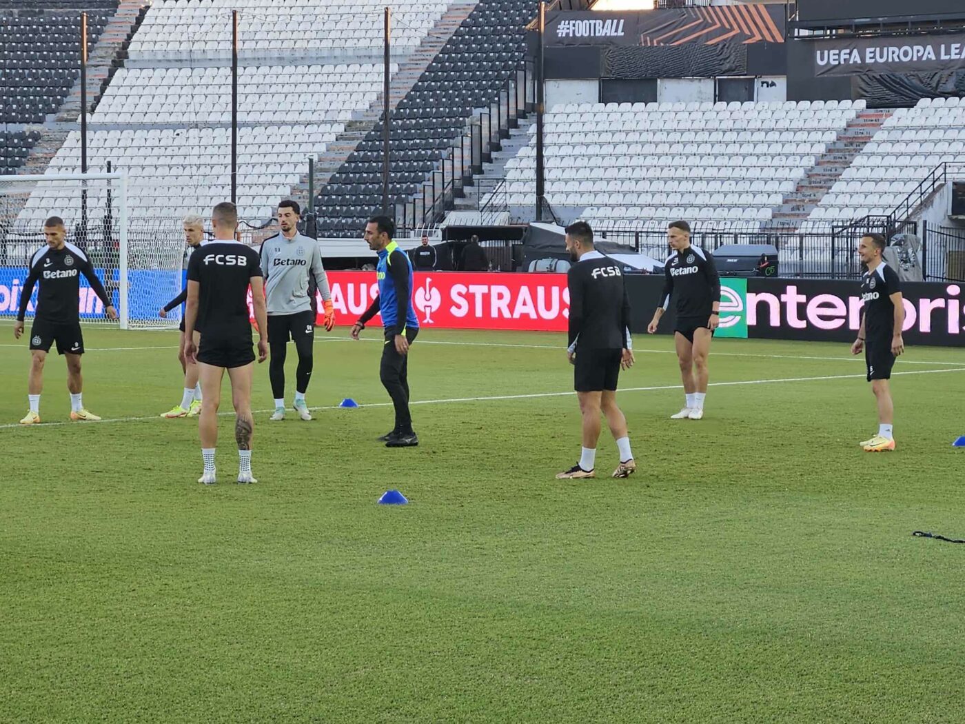 Vlad Chiricheș este pe cai mari! „Radiografia” ultimului antrenament făcut de FCSB înaintea bătăliei de la Salonic, cu echipa lui Răzvan Lucescu. De ce fanii campioanei României pot spera într-un rezultat mare cu PAOK. SPECIAL