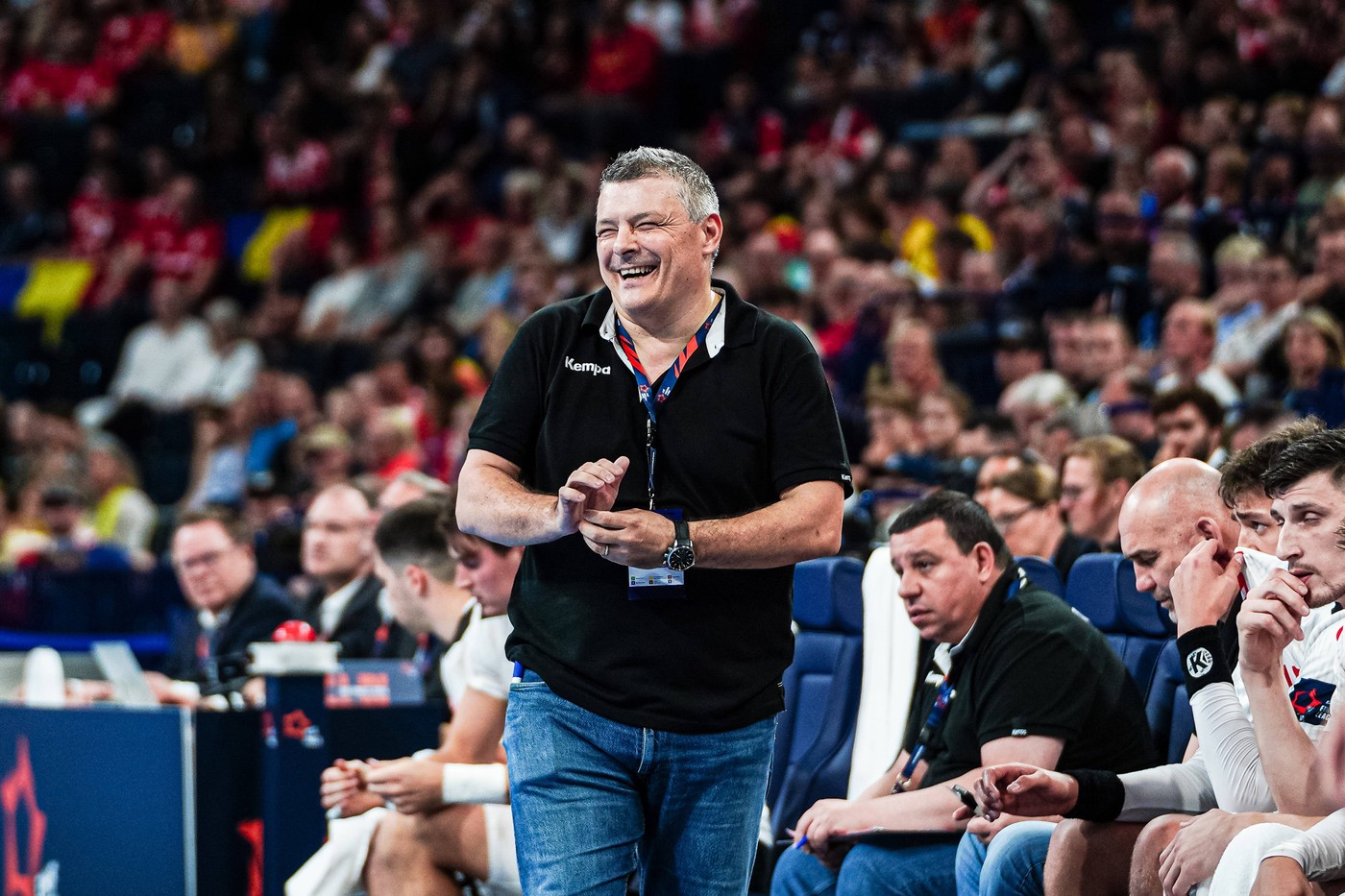 Xavi Pascual a dat cărțile pe față înaintea super meciului pe care îl are împotriva lui Dinamo! Prima apariție în presa din România după plecarea în Ungaria: „Fanii lui Dinamo sunt prietenii mei! Eu sunt dinamovist!” Ce îi așteaptă pe „dulăi” la Veszprem: „E foarte important pentru ei”. EXCLUSIV