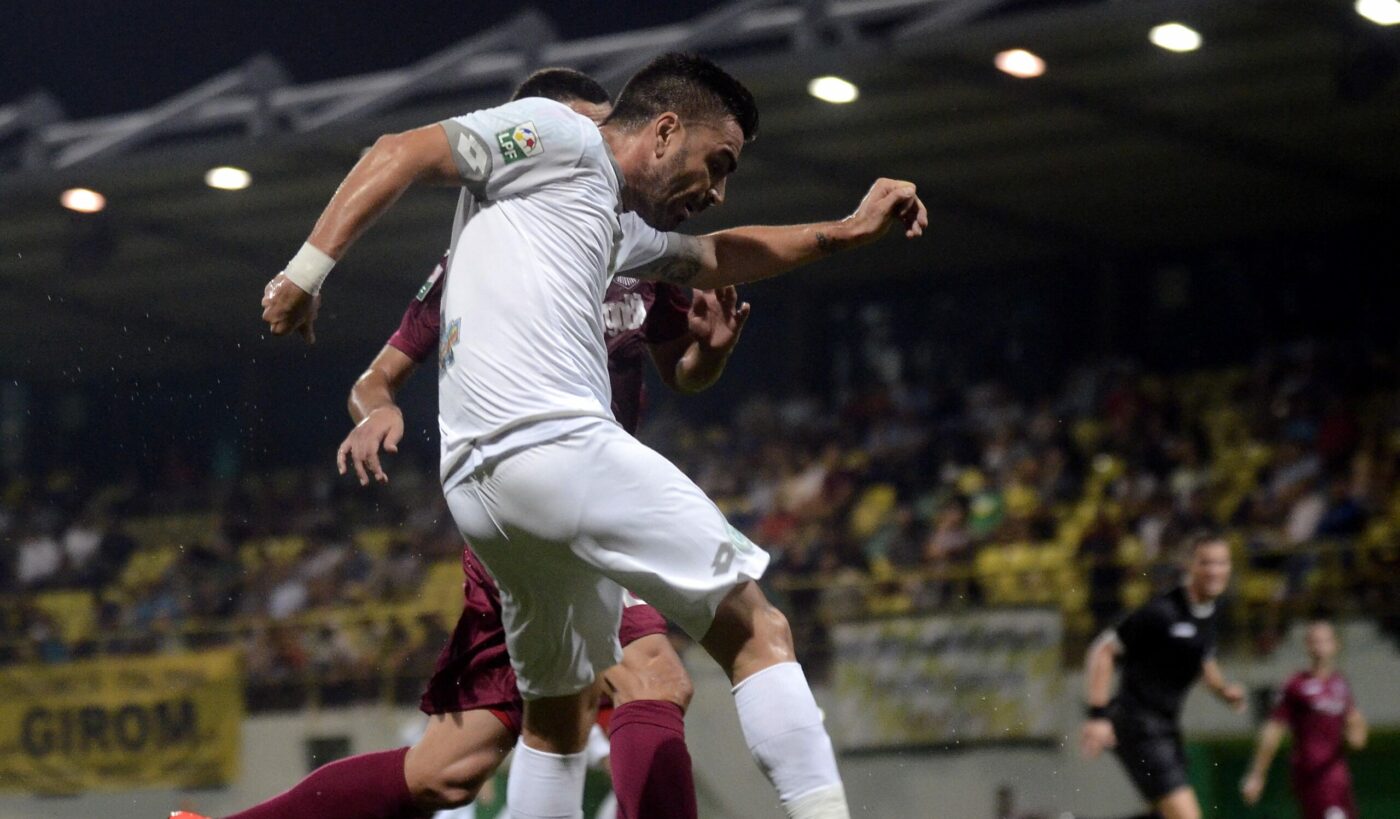 „Am avut primă de la FCSB ca s-o încurcăm pe CFR Cluj”. Fostul fotbalist a dezvăluit ce s-a întâmplat în vestiarul echipei și cine sunt cei doi fotbaliști pe care colegii i-au bănuit că ar fi comis greșeli intenționate