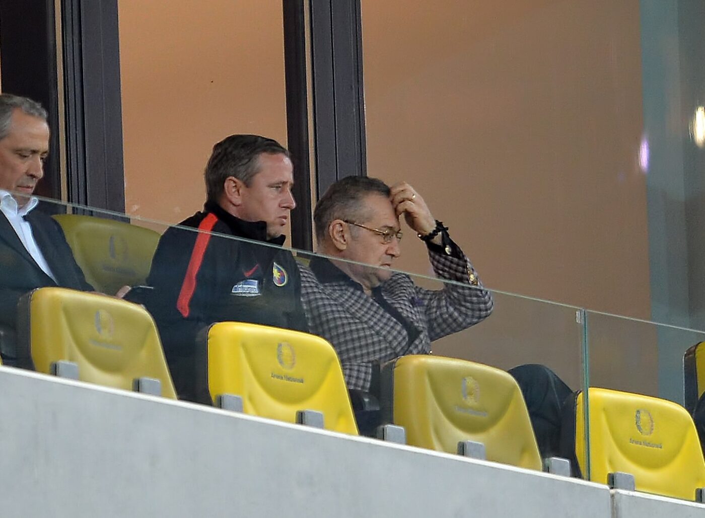 „Bă, patroane, dacă eu n-am știut?”. Laurențiu Reghecampf l-a făcut pe Gigi Becali să-i plătească o sumă importantă de bani lui Gică Hagi și l-a înfuriat pe patronul FCSB
