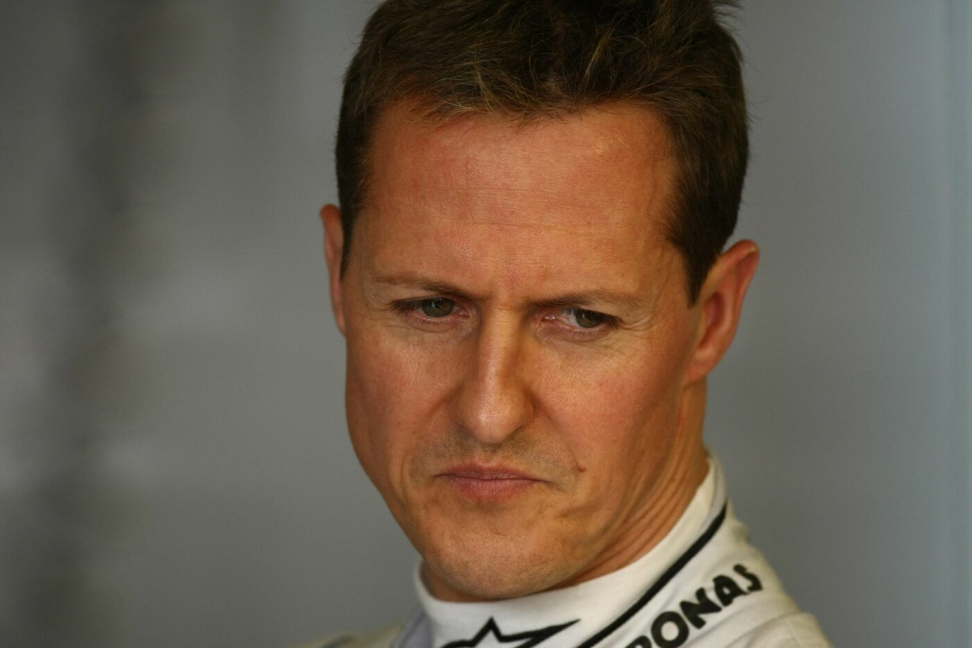 „Doar cu ochii”. S-a aflat singurul mod în care Michael Schumacher mai poate comunica, după 11 ani de la accident, și câți oameni au acest privilegiu
