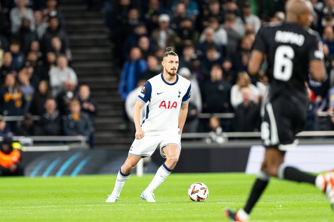 „El pleacă la Real Madrid”. Presa din Anglia a decis şi unde va juca Radu Drăguşin peste 5 ani. Până atunci Tottenham l-ar vinde pe Romero