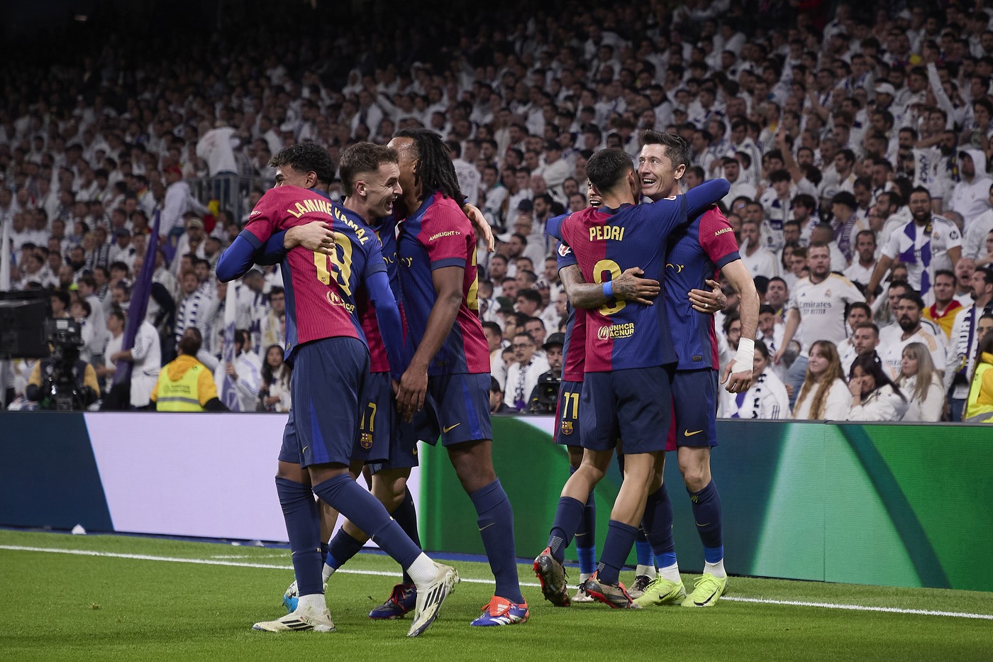 „Eroul de la Sevilla”, cel mai cunoscut fan al lui Real Madrid din România, dat pe spate de vedeta Barcelonei! Anunț surprinzător după victoria memorabilă a catalanilor din „El Clasico”: „Țin cu ei, dar vă spun sincer că m-am bucurat pentru el”. EXCLUSIV