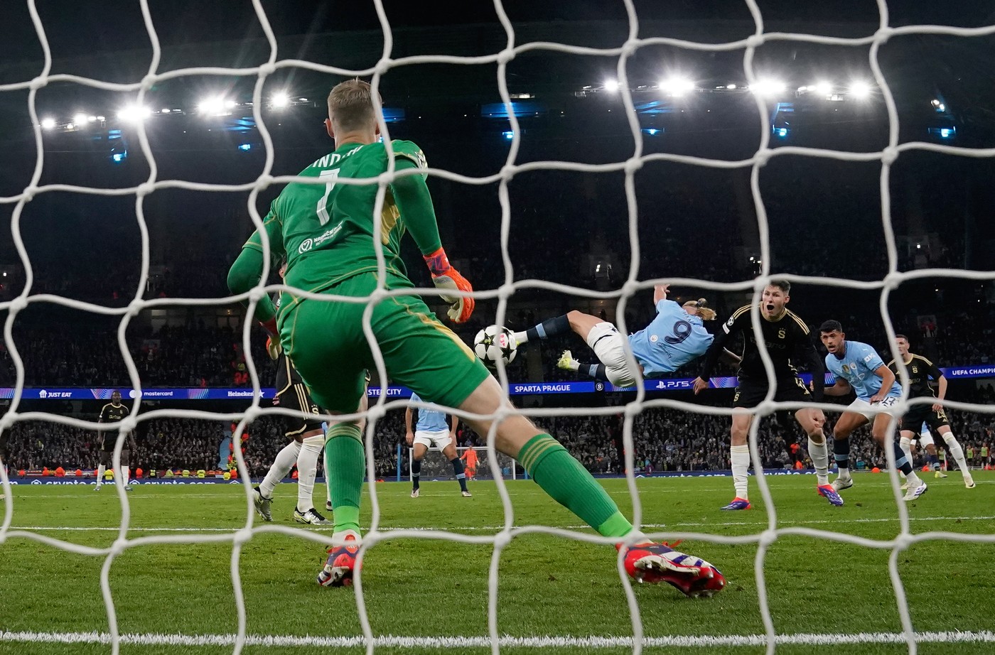 „Există măcar un nume pentru aşa ceva”. Erling Haaland a marcat un gol de pe altă planetă în Champions League