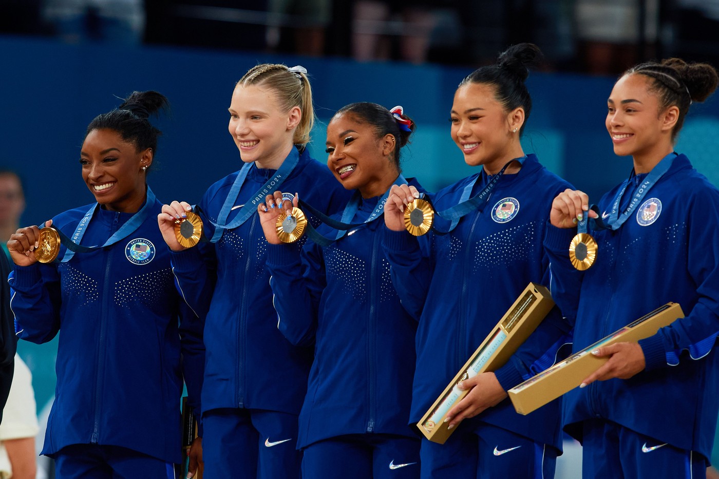 „Nu lăsa aceste emoții să te stopeze”. Cum au susținut-o colegele Simone Biles și Suni Lee pe Jordan Chiles în lupta ei mentală cu dezamăgirea pierderii medaliei de bronz în favoarea Anei Bărbosu