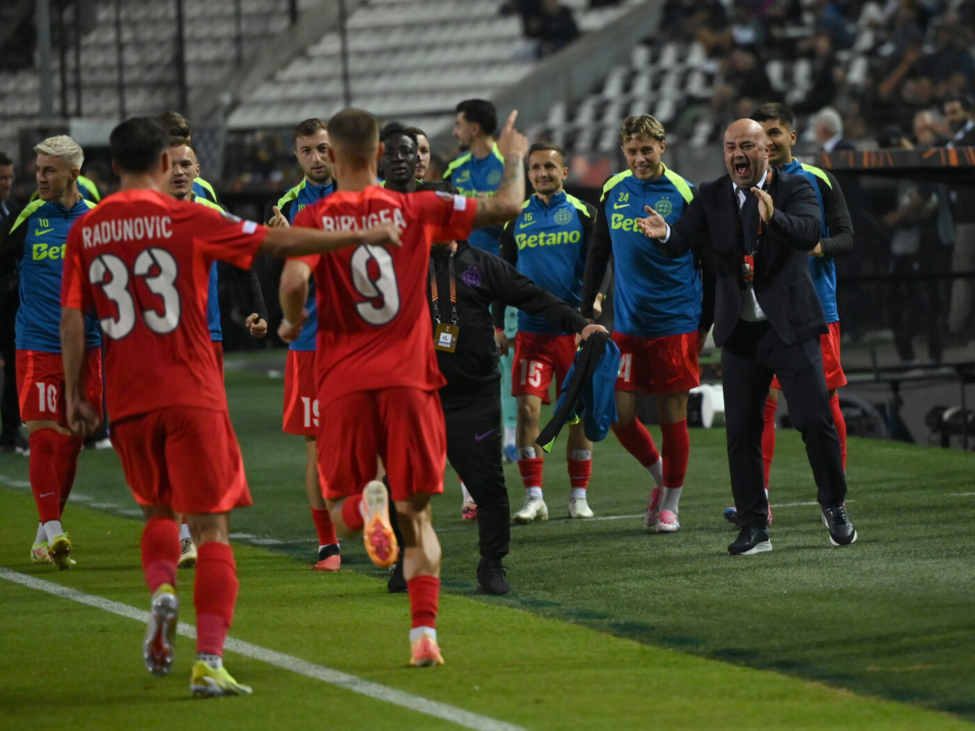 „Radiografia” succesului memorabil de la Salonic. Au luptat ca la Rovine cu oamenii lui Răzvan Lucescu și visul unei calificări miraculoase în Europa League prinde contur! Cum a reușit FCSB o victorie istorică în „infernul” din Grecia