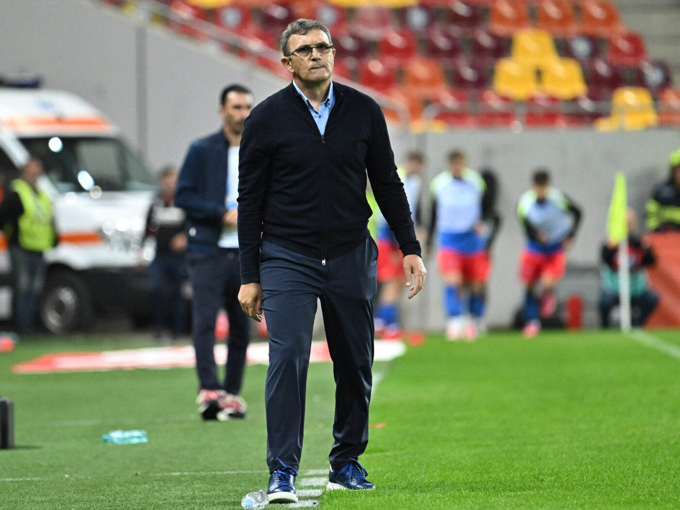 „Să vină doctorul… Să vină targa!”. Eugen Neagoe a dezvăluit și ce le-a spus în vestiar, la pauză, fotbaliștilor săi, în FCSB – Gloria Buzău 3-2