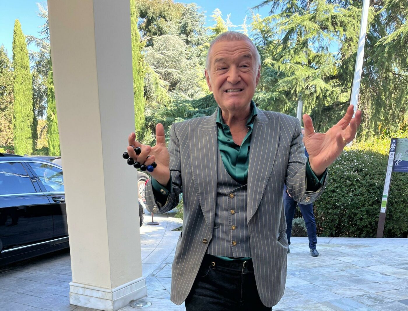 „Steaua are ADN de echipă mare”. Gigi Becali l-a sfidat pe Florin Talpan înainte de PAOK – FCSB, chiar pe aeroport, la plecarea către Salonic