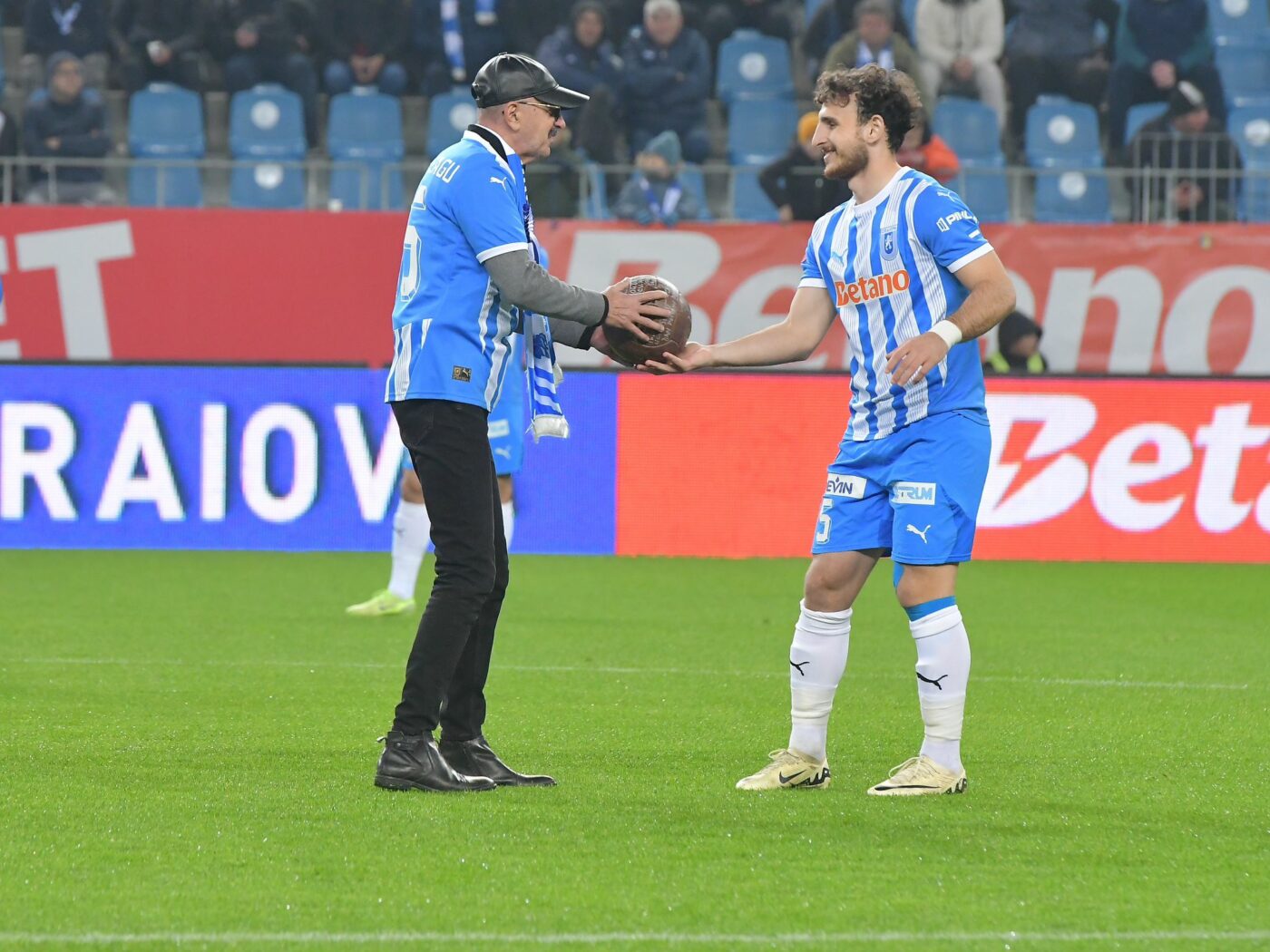 Colegul lui Kvaratskhelia, atras de stilul de joc din Superliga: „E unul foarte vertical, cu multe tranziţii, cu un tempo bun şi cu mulţi antrenori care ştiu meserie”