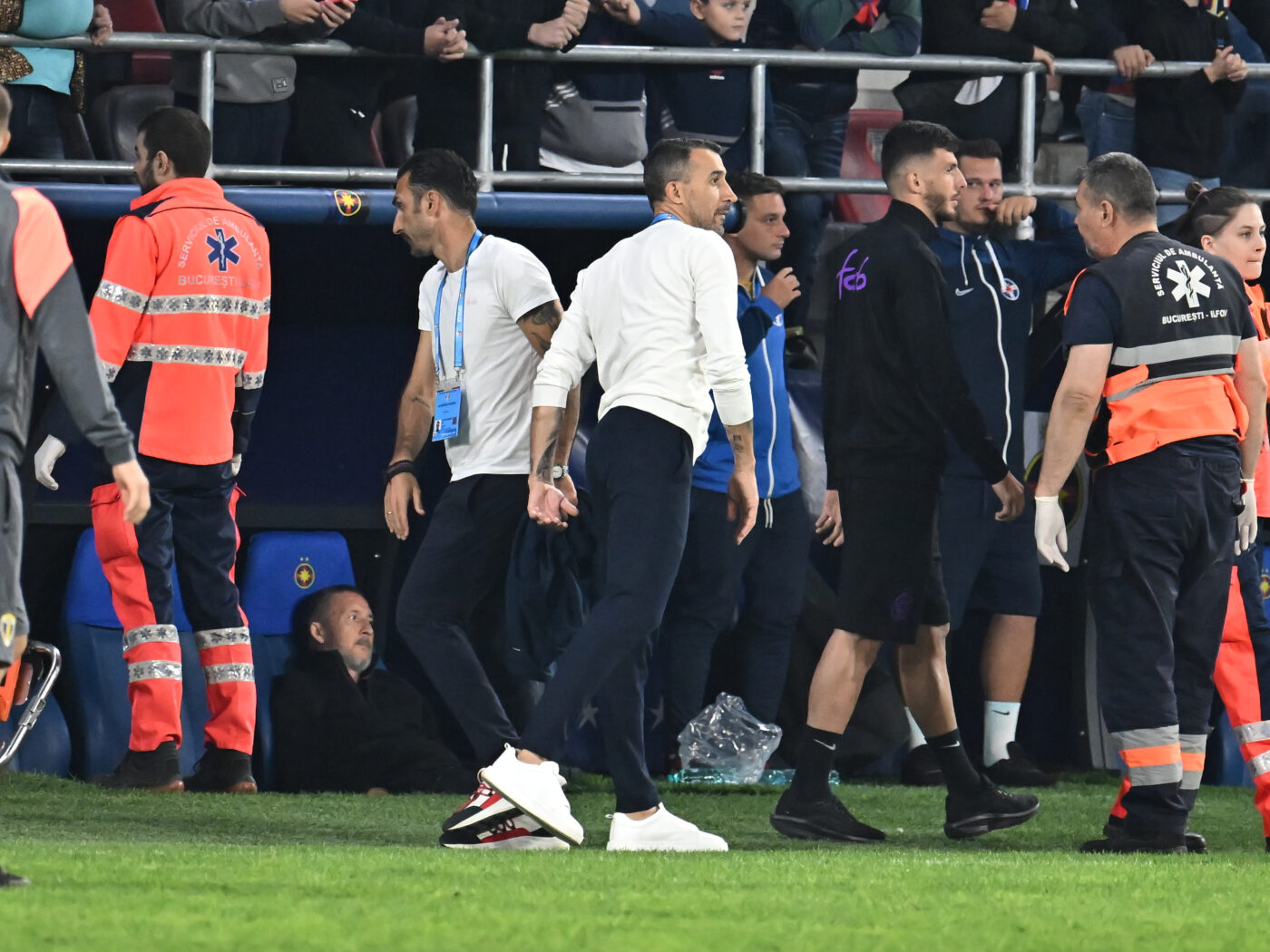 A făcut prăpăd în vestiar! Antrenorul de la echipa de play-off din Superliga a intrat peste jucători și a început iureșul