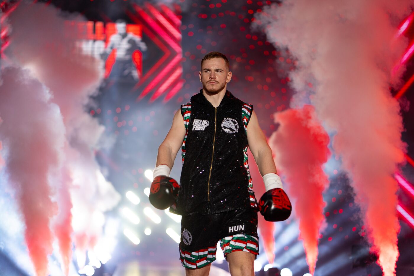 ADVERTORIAL. Arena DVTK vuiește în timp ce turneul HELL Boxing Kings debutează cu knockouturi, victorii și tribune pline