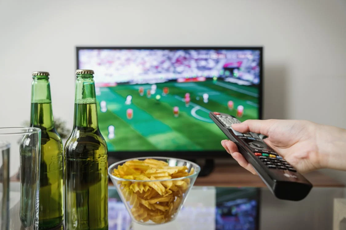 ADVERTORIAL. De ce să cumperi un televizor smart QLED