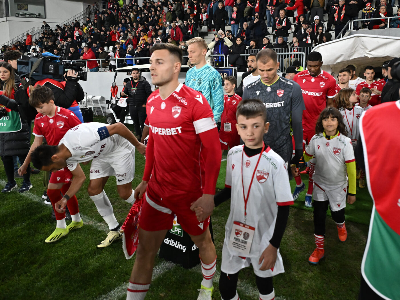 Accidentarea lui Golubovic e gravă! Riscă să rateze tot anul