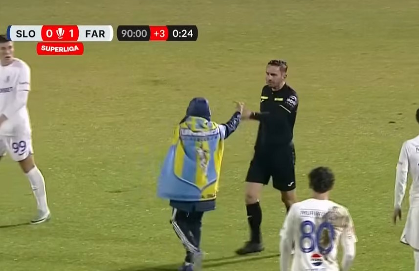 Amenzi „simbolice” pentru gesturile obscene ale copilului adresate lui Sebi Colțescu, chiar pe gazon, la un meci de Superliga! Prima reacție a conducerii Unirii Slobozia. EXCLUSIV