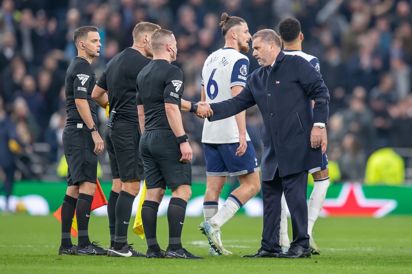 Ange Postecoglou reacționează după prestația lui Radu Drăgușin cu Aston Villa. Ce a spus antrenorul lui Tottenham despre fundașul român