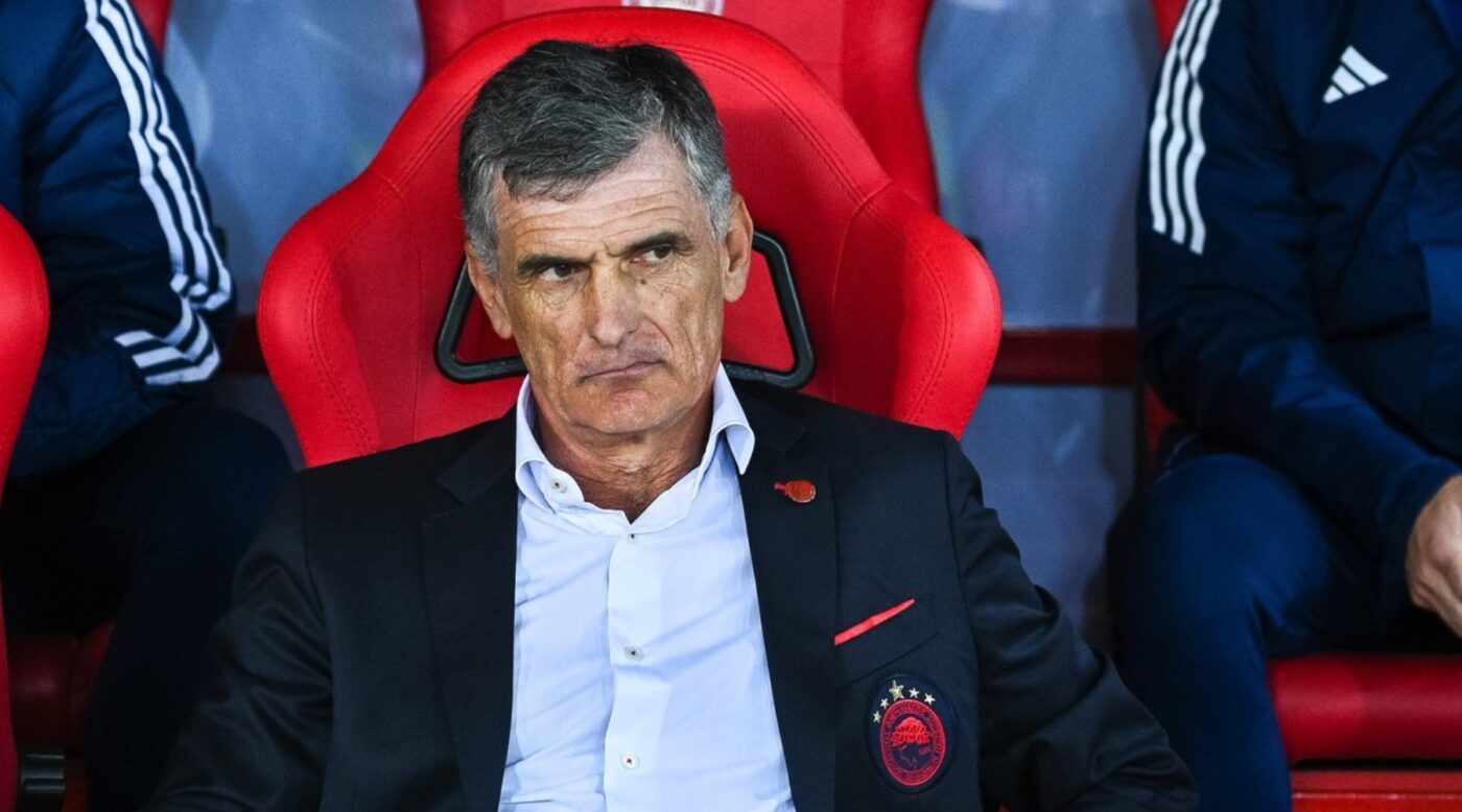 Antrenorul lui Olympiacos, prins în ofsaid cu întrebarea: „Ce știți despre FCSB și despre Steaua București?”