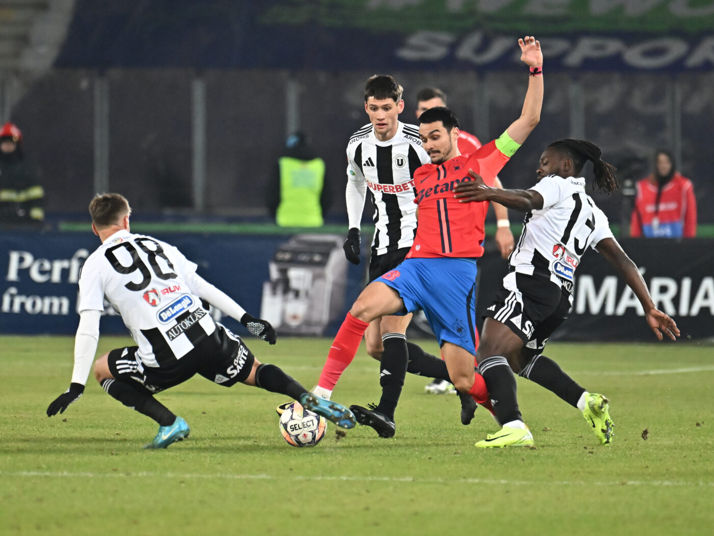 Atacantul dorit de Gigi Becali a marcat chiar sub ochii patronului campioanei în U Cluj – FCSB 1-2, dar face o afirmație ciudată despre liderul Superligii