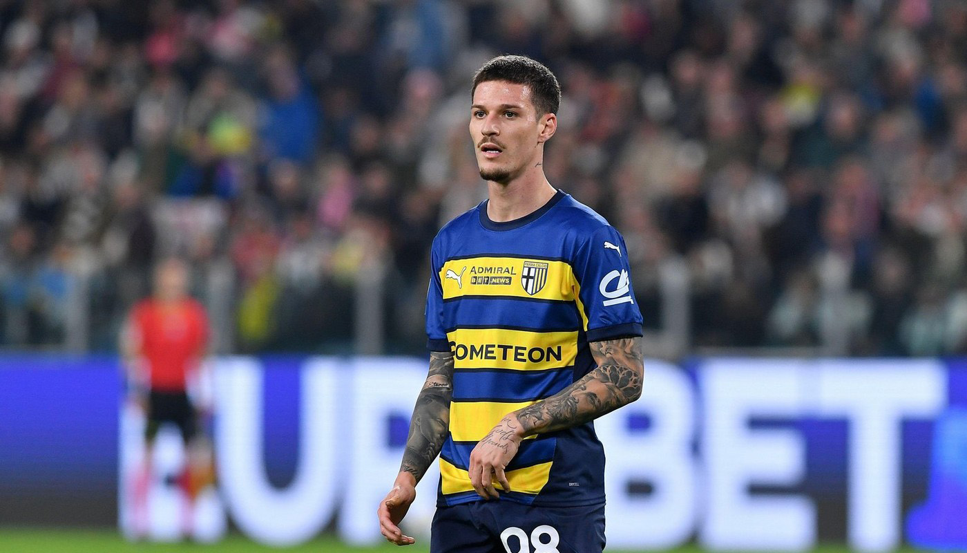 Bayern Munchen vrea să-l transfere pe Dennis Man. Parma i-a fixat prețul de vânzare: 30.000.000 de euro