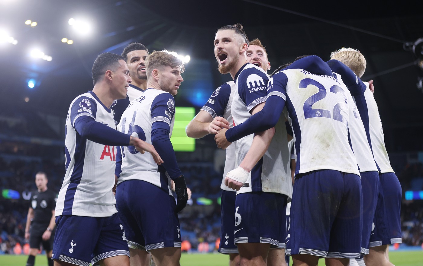 Britanicii de la The Guardian au avut numai cuvinte la superlativ despre Radu Drăgușin. Intervenția care l-a făcut mare pe român și l-a exasperat definitiv pe Guardiola în City – Tottenham 0-4