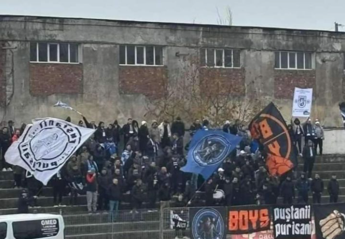 Câteva dintre brigăzile din Peluza Sud 97 au revenit lângă echipă în deplasarea lui FCU Craiova de la Slatina și și-au condus favoriții spre victorie. SPECIAL