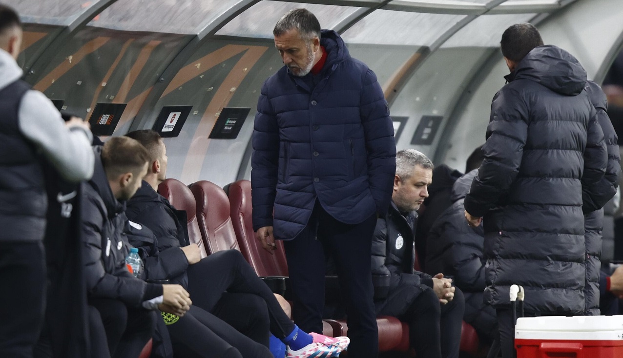 Ce au făcut Meme Stoica şi Florin Tănase pe banca de rezerve, după ce fotbalistul a ieşit accidentat, în timpul meciului FCSB – Midtjylland