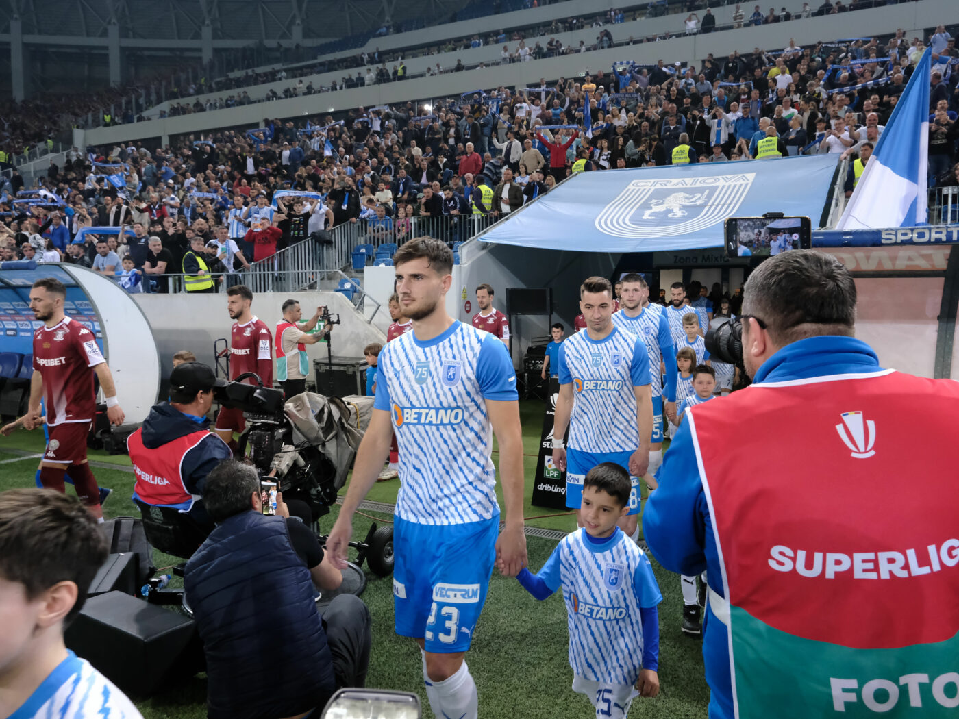 Ce dramă pentru jucătorul Universităţii Craiova! A ratat penalty-ul decisiv, iar naţionala sa vede turneul final la televizor!