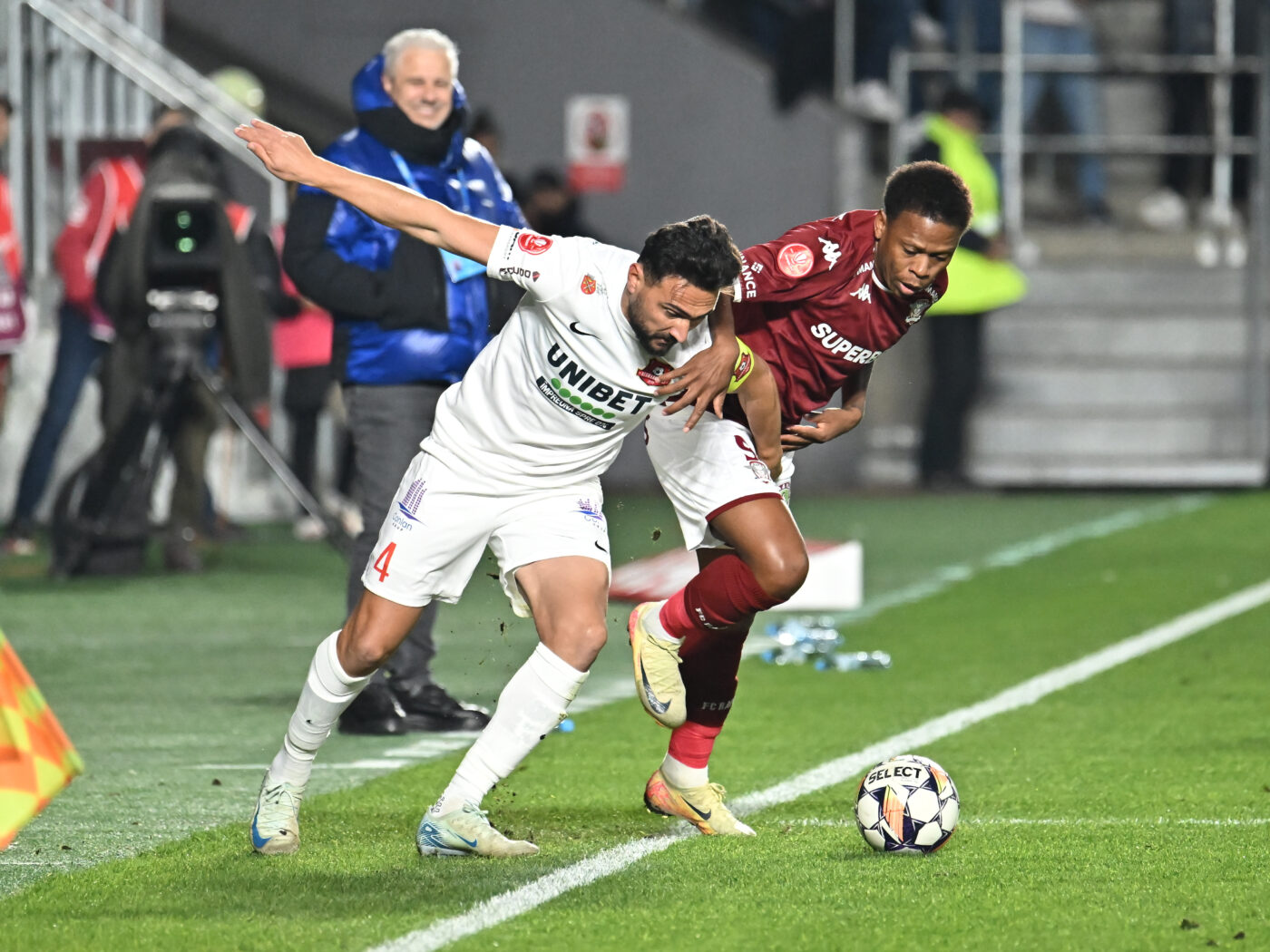Ce n-ai văzut la TV în Rapid – Hermannstadt, a doua victorie la rând a lui Marius Șumudică în Giulești. Fanii au făcut show total pe seama veteranului din Superliga: „Șumiii, schimbareeee!”. Gazdele au avut galerie și la tribuna a doua. SPECIAL