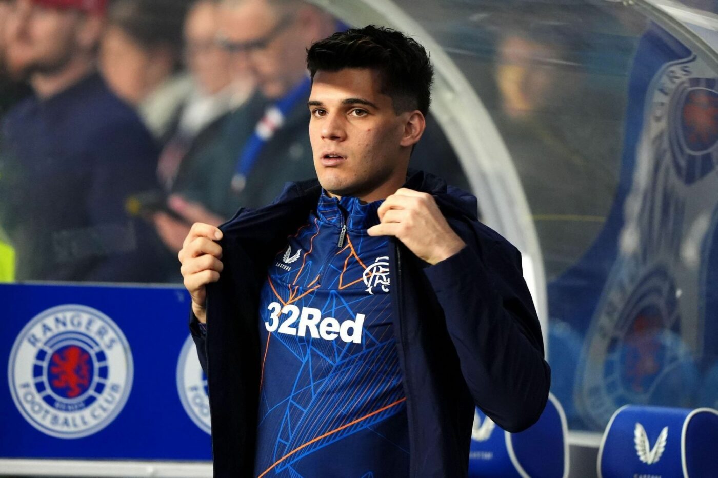 Ce situație ingrată pentru Ianis Hagi la Rangers. Mircea Lucescu îi cere să plece, antrenorul îl umilește constant, dar foștii jucătorii scoțieni cer clubului să nu-l vândă