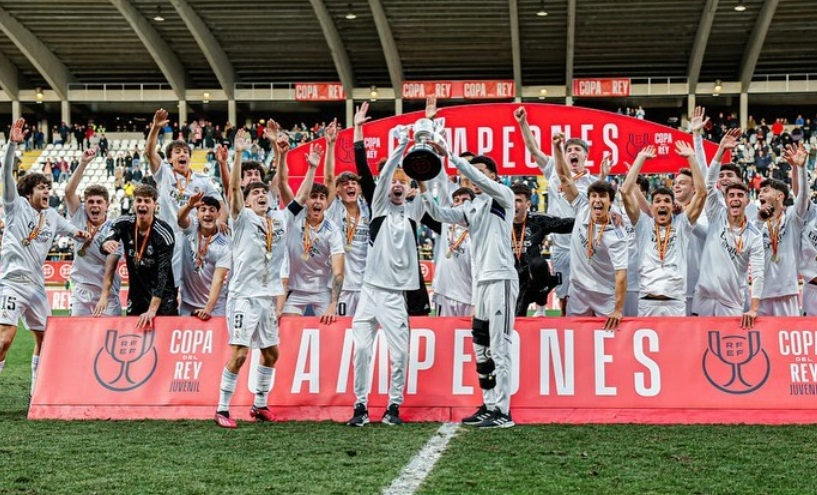 „Am luptat cu toate forțele mele, dar nu am reușit”. Cel mai promițător fotbalist și-a anunțat retragerea la 19 ani, după 769 de zile de chin, din cauza unei bacterii