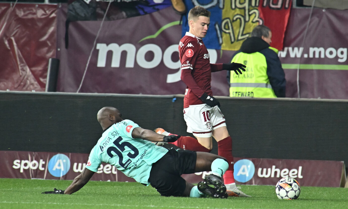 Claudiu Petrila a recunoscut tot după ce vedeta Boupendza i-a „furat” penalty-ul în Rapid – UTA 2-0: „Am vrut amândoi să batem!”