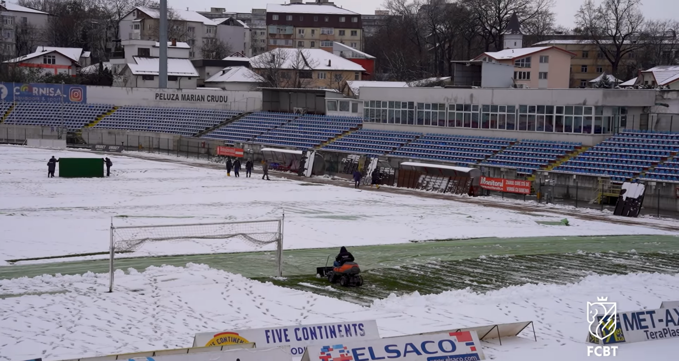 Cum arată terenul de la Botoșani înaintea meciului cu FCSB! Stadionul e înzăpezit. Măsurile luate de autoritățile locale