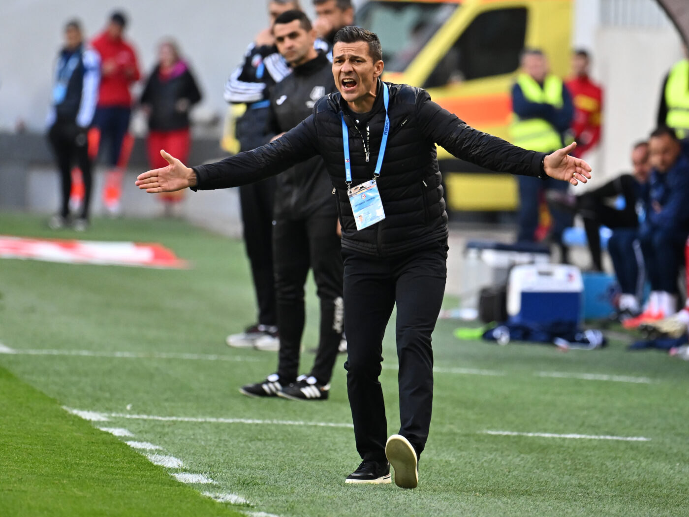 Cum crede Costel Gâlcă că poate ieşi Universitatea Craiova din pasa proastă tocmai la derby-ul cu FCSB. Clubul nu l-a lăsat pe antrenor să apară în faţa ziariştilor