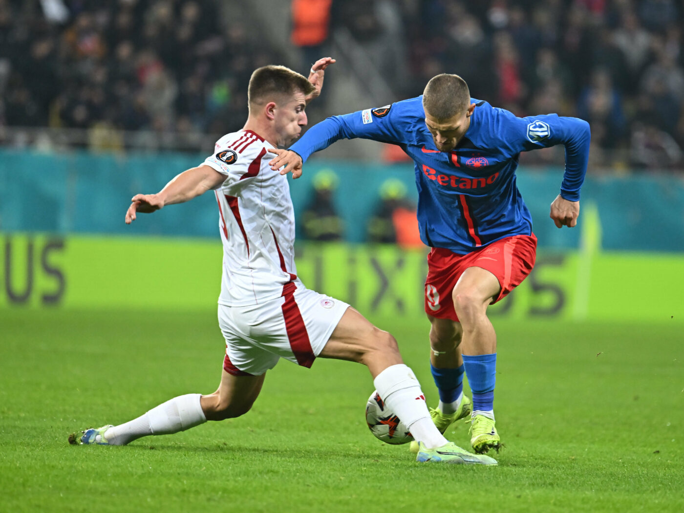 Daniel Bîrligea a venit la interviu după ce a luat cartonaş roşu şi a făcut asta, în direct, la TV, după FCSB – Olympiacos 0-0. Ce caracter!