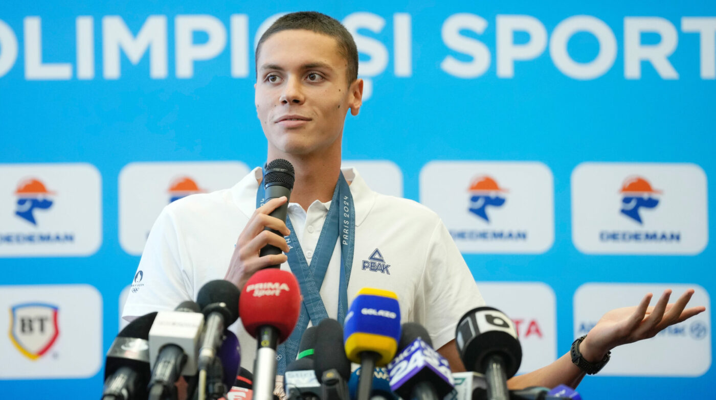David Popovici, gest de mare campion pentru puștiul care i-a doborât recordul! Ce i-a dăruit medaliatul cu aur de la Jocurile Olimpice