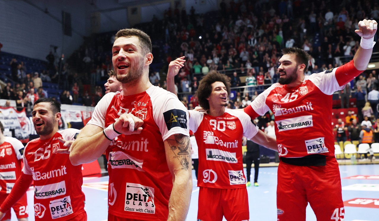 Dinamo București face două transferuri de senzație! Un campion mondial la juniori și portarul naționalei Franței semnează cu formația alb-roșie