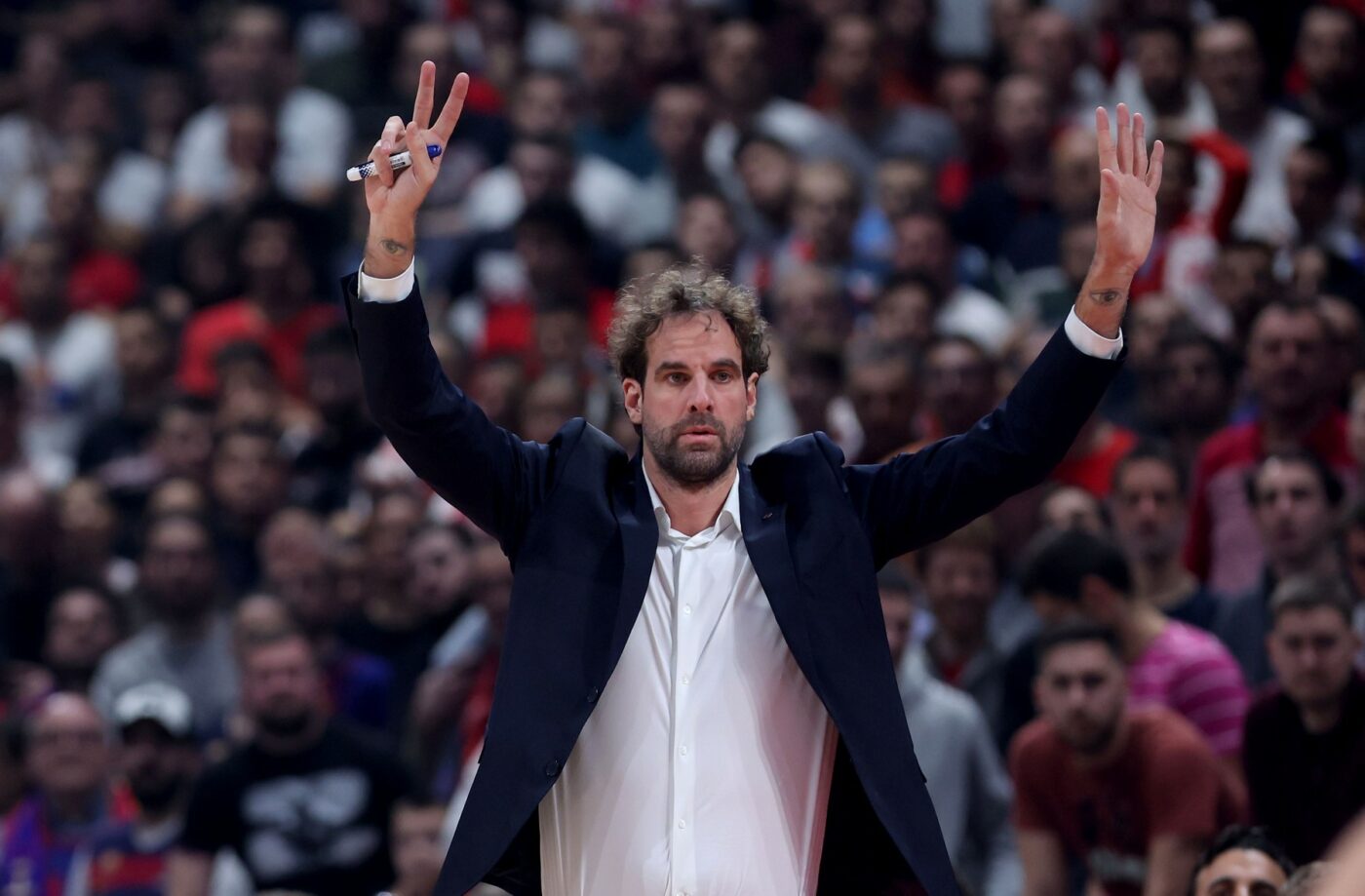 Dinamo a dat lovitura anului și visează să lupte cu granzii Europei! Dezvăluiri spectaculoase despre tehnicianul care se pregătește de meciuri cu Barcelona și Real Madrid: „El este cel mai titrat antrenor din România!”. EXCLUSIV