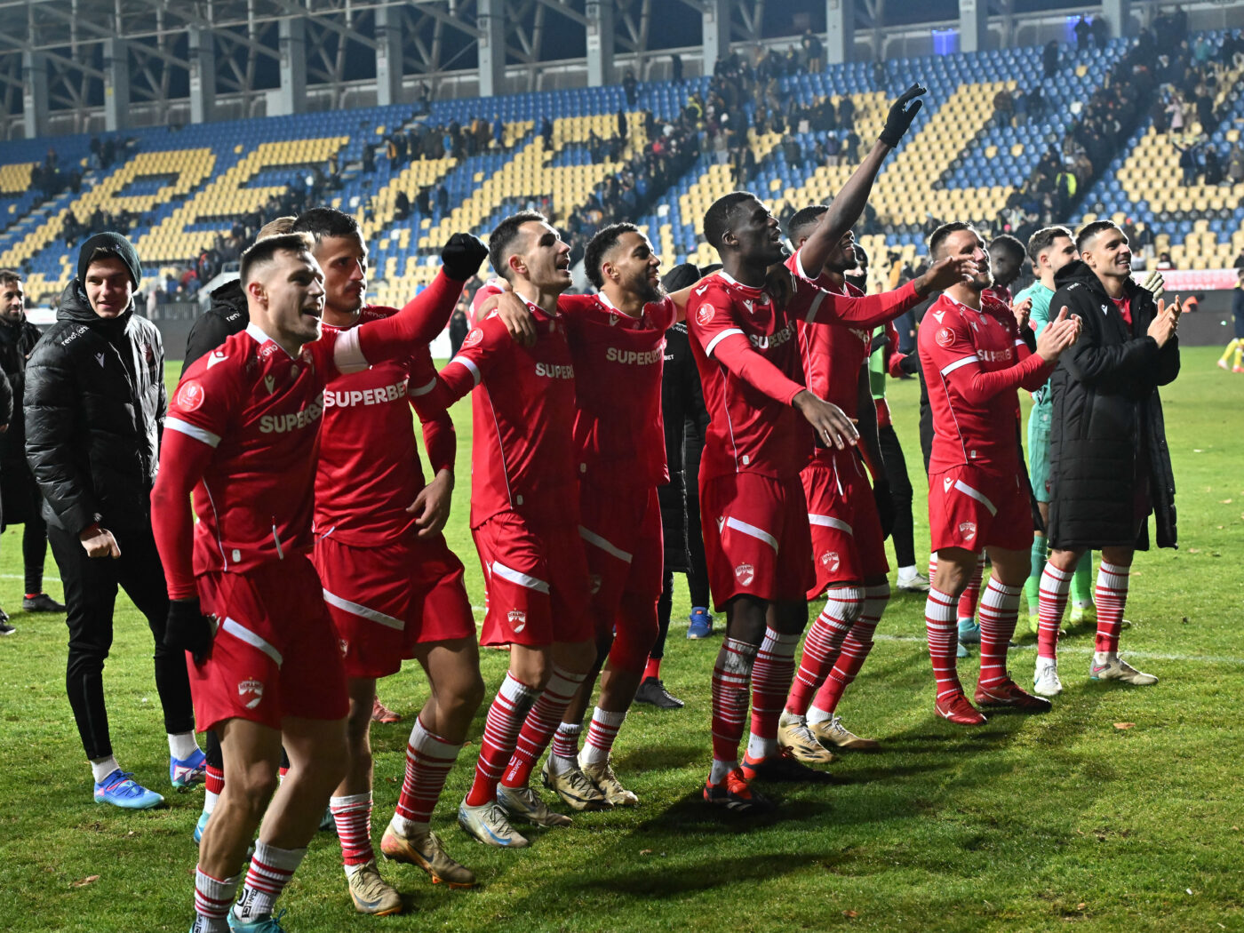 Dinamo rupe norma: doi fotbaliști în Echipa Etapei plus antrenorul rundei pentru „câini”, doar Universitatea Craiova și FCSB se apropie de nivelul băieților lui Kopic! SPECIAL