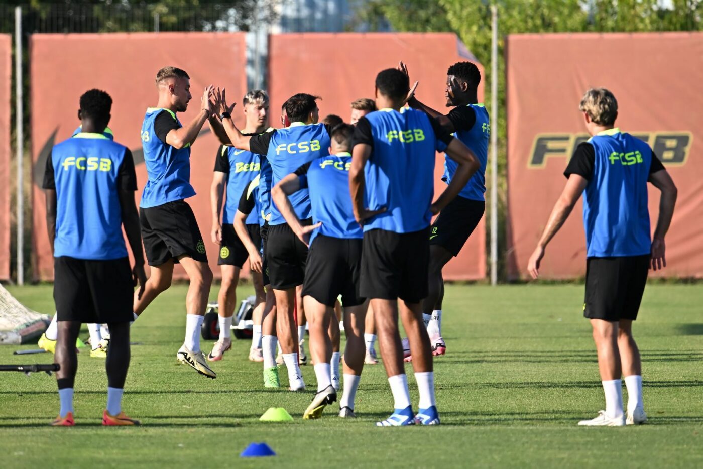 Doi fotbaliști noi la antrenamentul FCSB. Unul are numai 15 ani